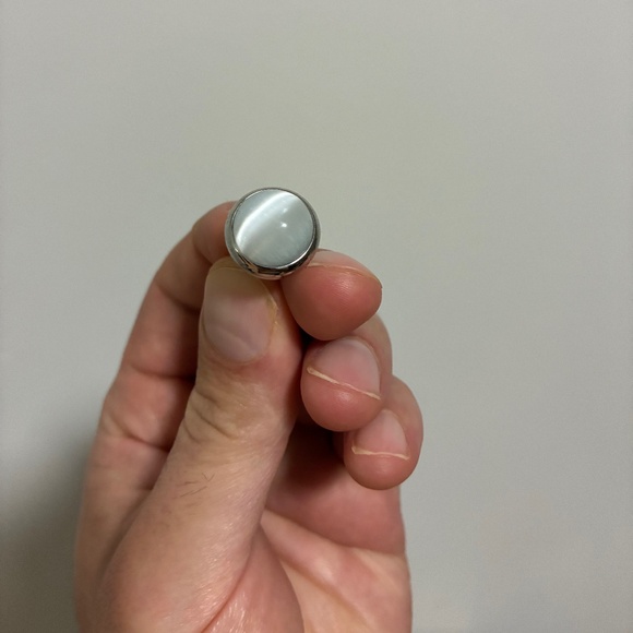 Dan Roma Mother of Pearl Cufflinks (like new) - Picture 2 of 4